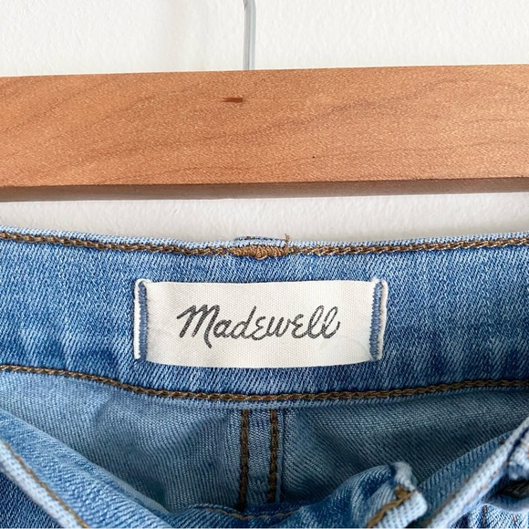Madewell 11" High-Rise Roadtripper Jeans in Beckwith Wash: Button-Front Edition - Picture 7 of 8